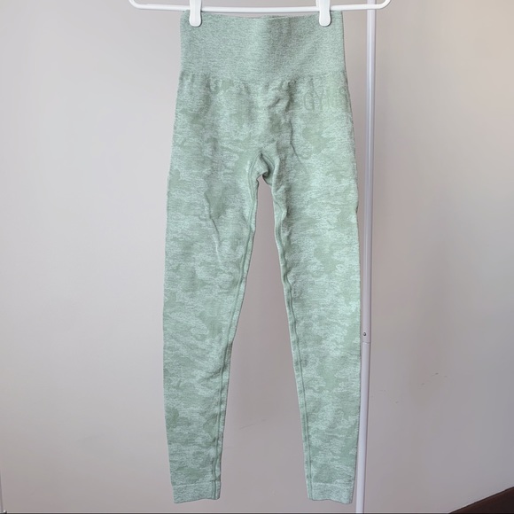 Gymshark Camo Seamless Three Piece Set - Picture 11 of 15